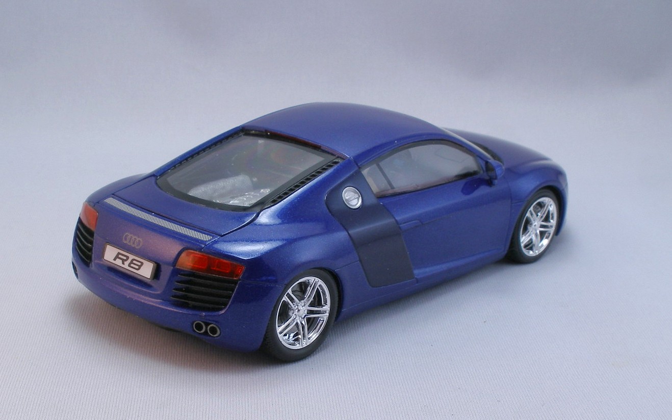 AudiR8_f-vi.jpg
