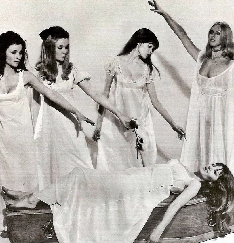 THE VAMPIRE LOVERS INGRID PITT KATE O'MARA IN NEGLIGEE ON STAIRCASE 8X10 PHOTO 