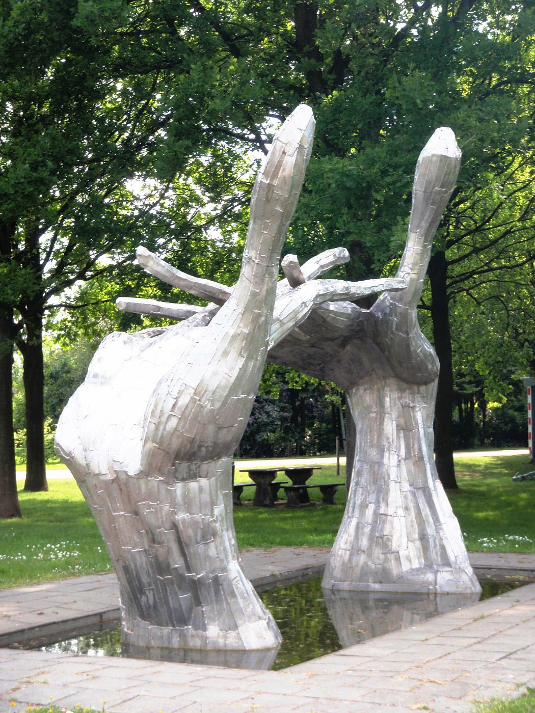 Sculptuur in Geesbrug