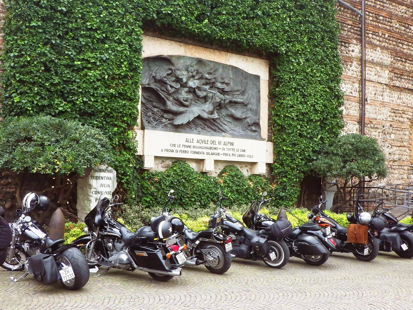 Monumento a ricordo del VI Battaglione Alpini