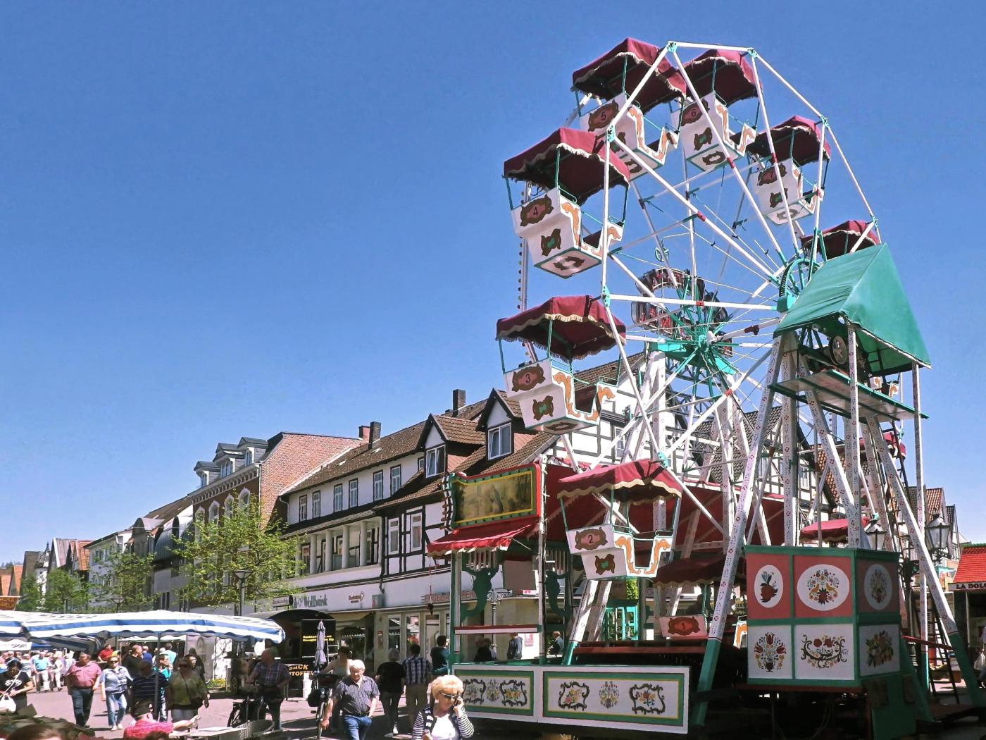 Riesenrad auf dem Marktplatz