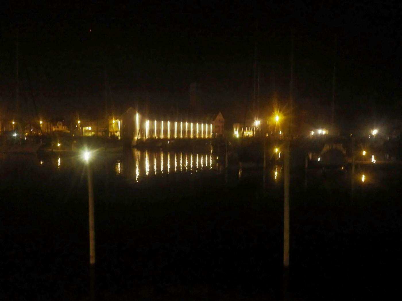 Hafen bei Nacht