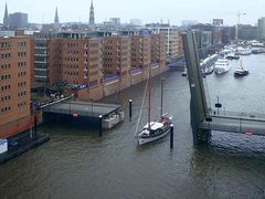 Geöffnete Mahatma-Gandhi-Brücke