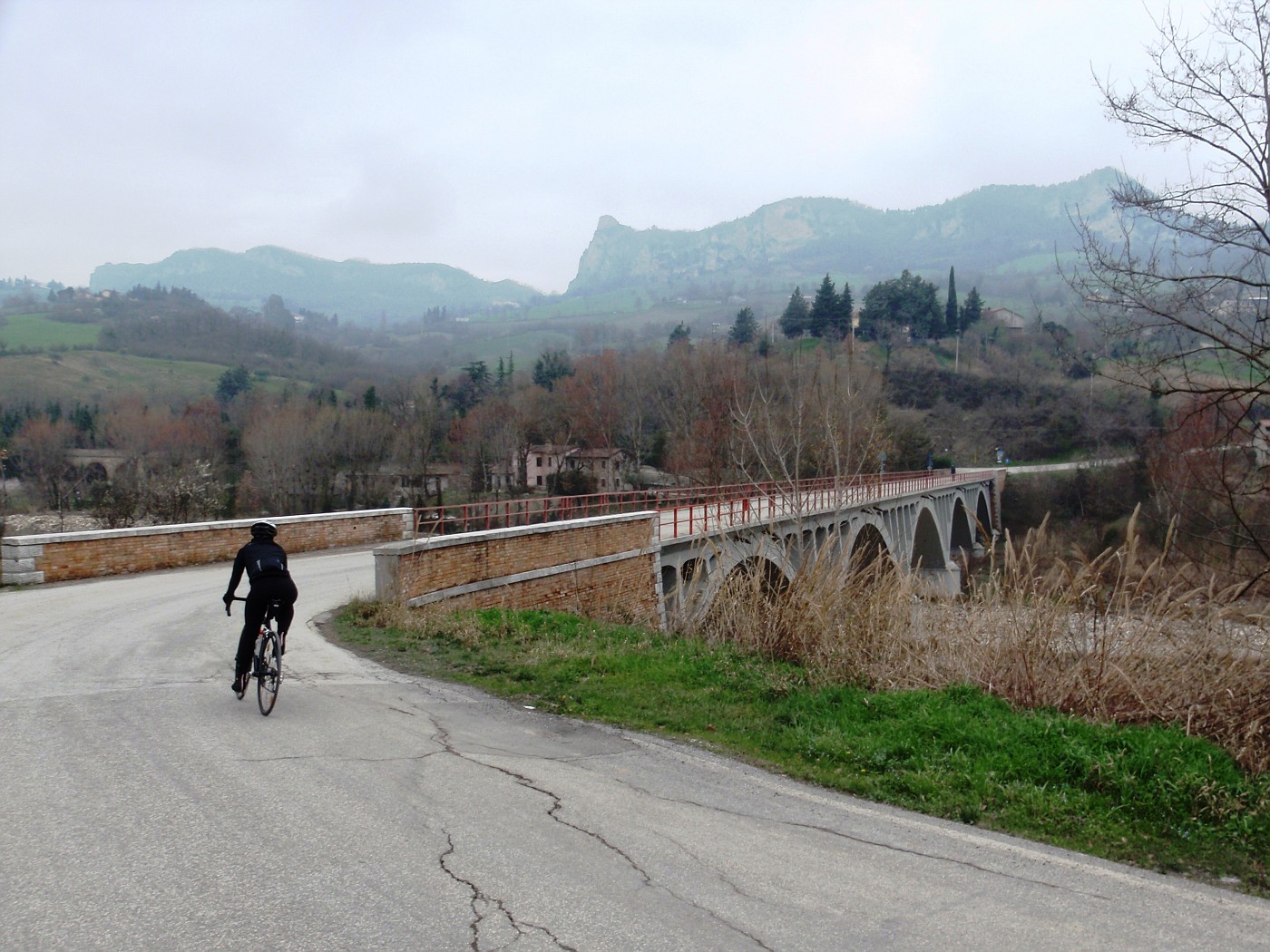 Sulla strada per San Leo 