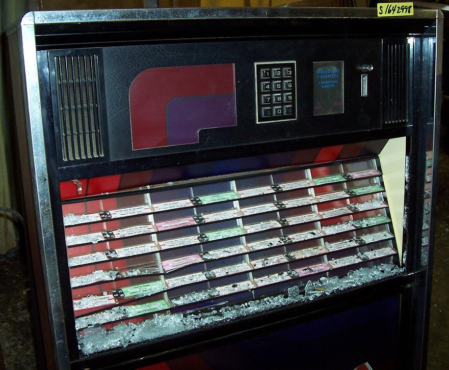 Photo: S10077D-1642998e | 1976 Seeburg 100-77D Topaz Jukebox