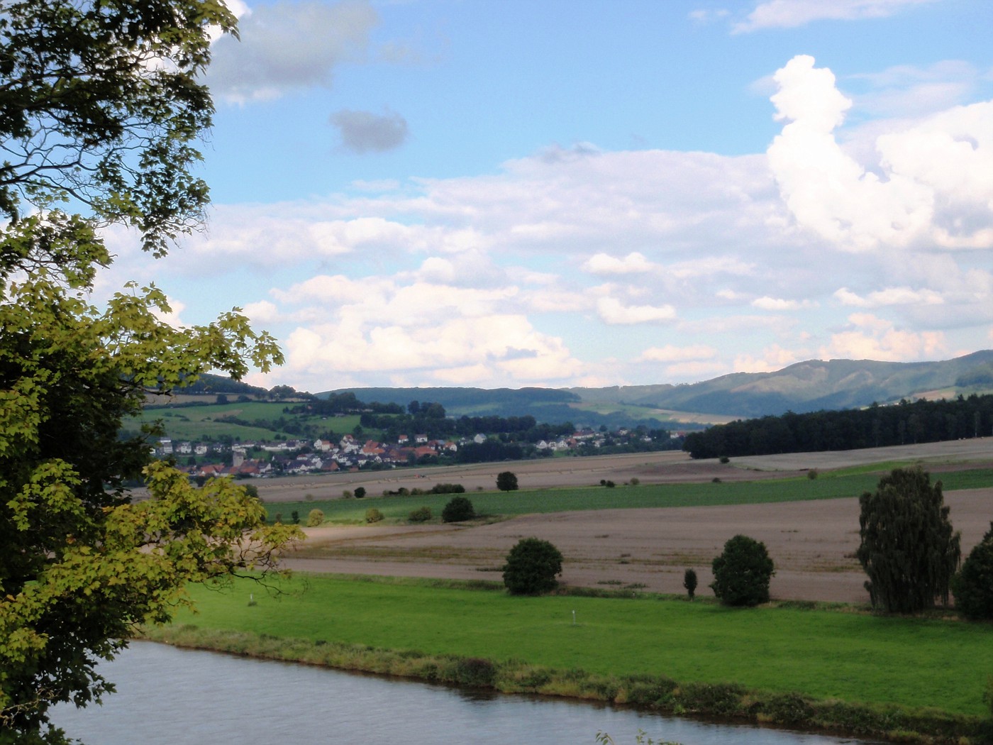 Wesertal mit Blick auf Brevörde