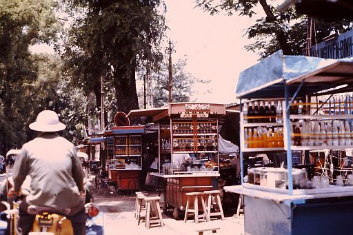 39-Saigon Food Stands