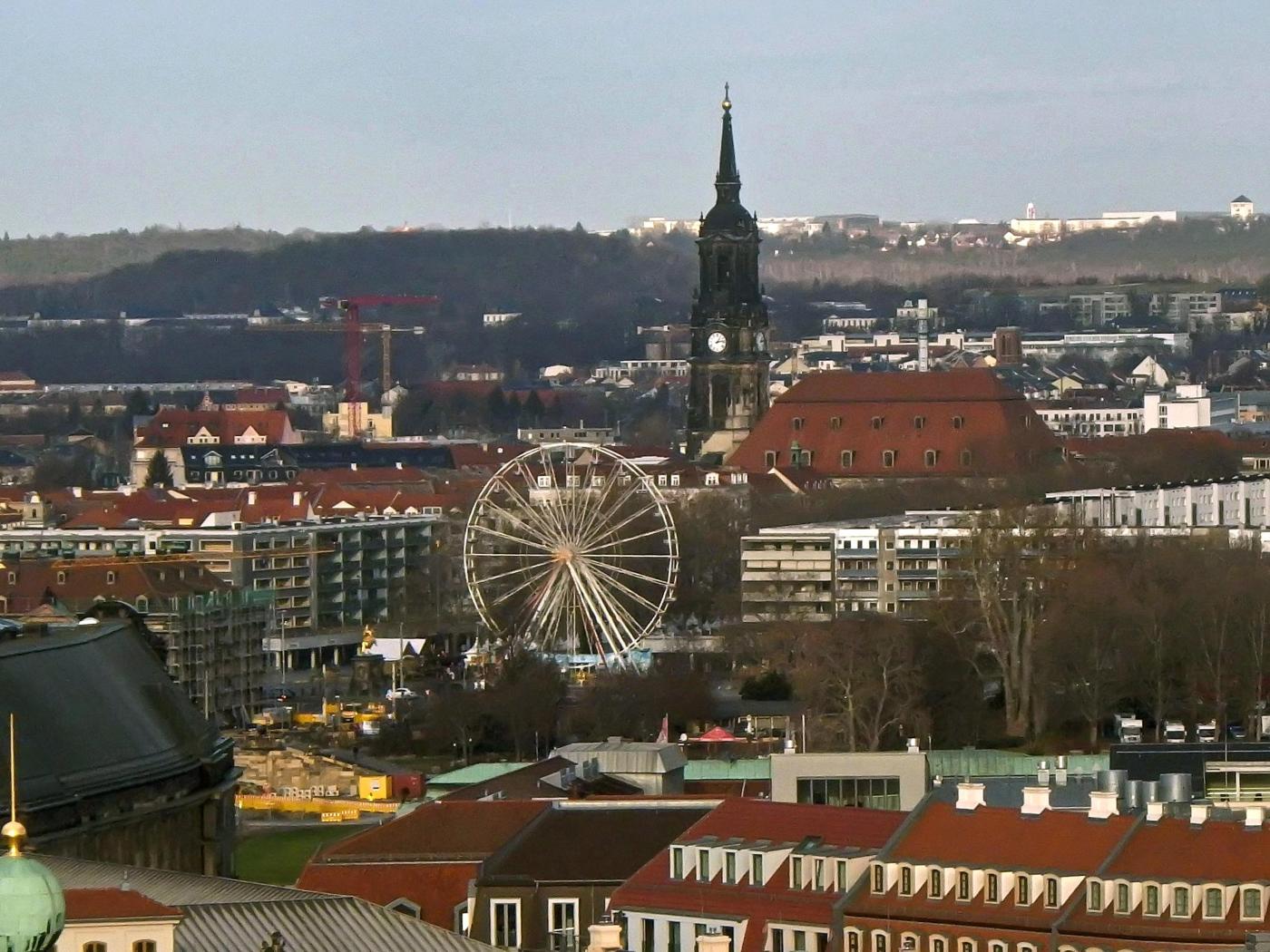Blick von der Kreuzkirche auf Riesenrad und Dreikönigskirche