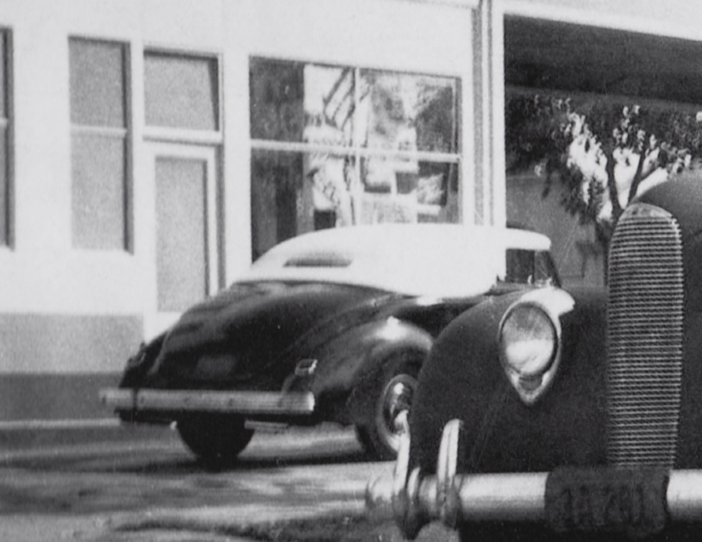 Photo GeneGarrett1940FordRichfieldStation02.jpg Gene Garrett 1940