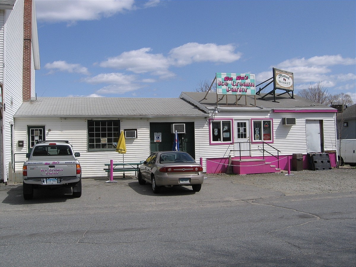 Photo MOOSUP RA RA'S ICE CREAM PARLOR 01.jpg PLAINFIELD MOOSUP