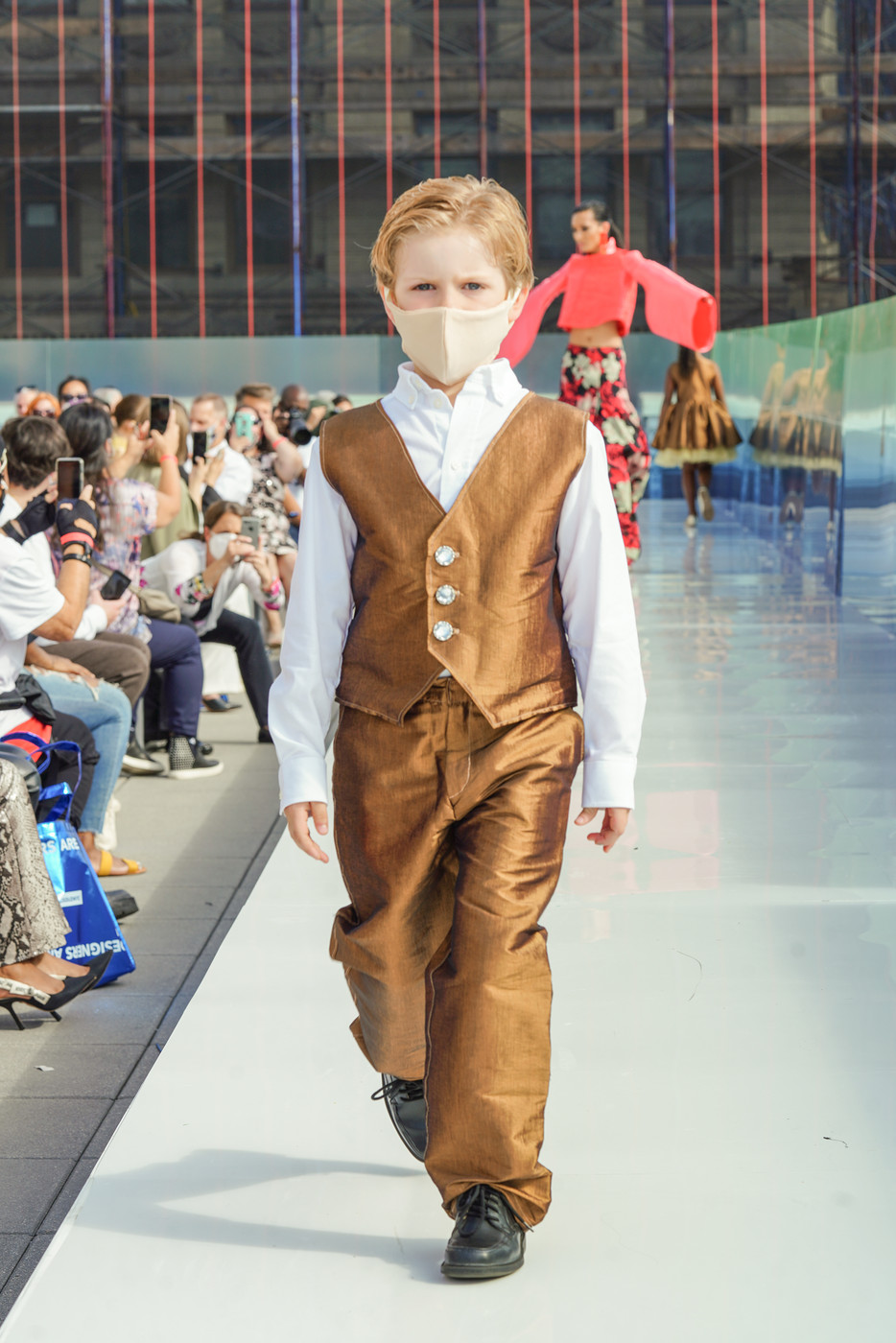 wonderland-childrenswear-runway-show-spring-summer-2021-flying-solo