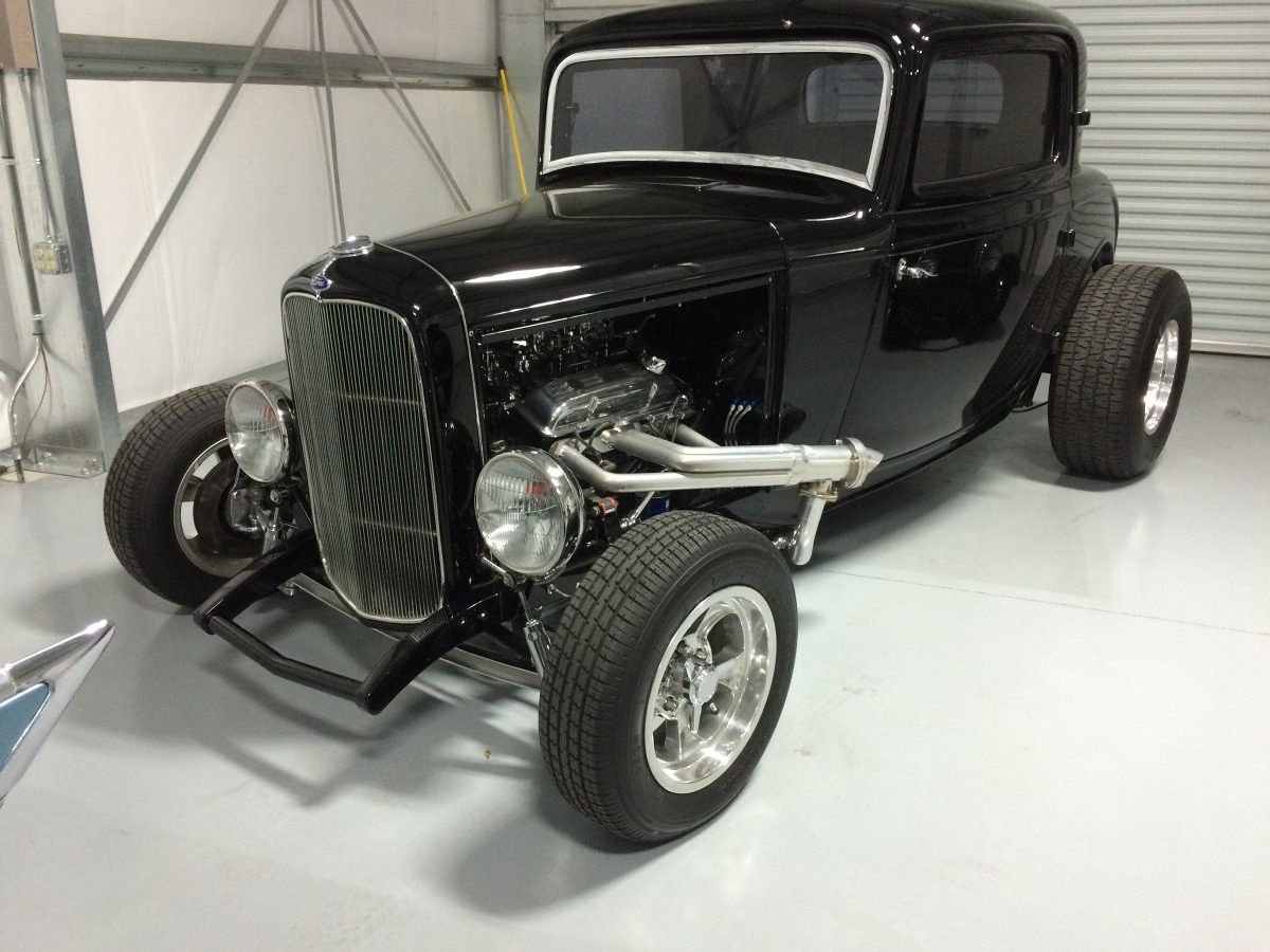 Photo Henry 3w from Sanger, Ca (1) 1932 FORD'S IN THE GARAGE OR HOT