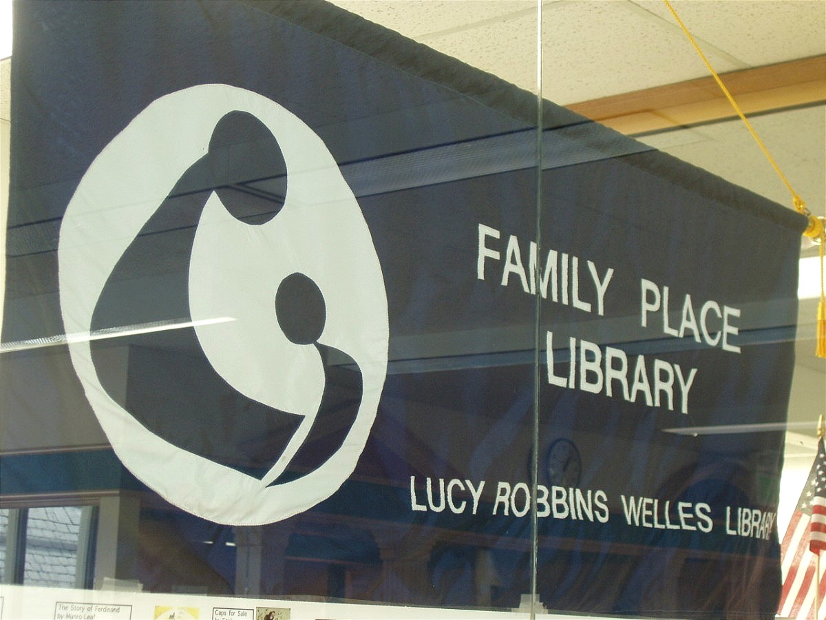 Photo NEWINGTON LUCY ROBBINS WELLES LIBRARY 21.jpg NEWINGTON, CT