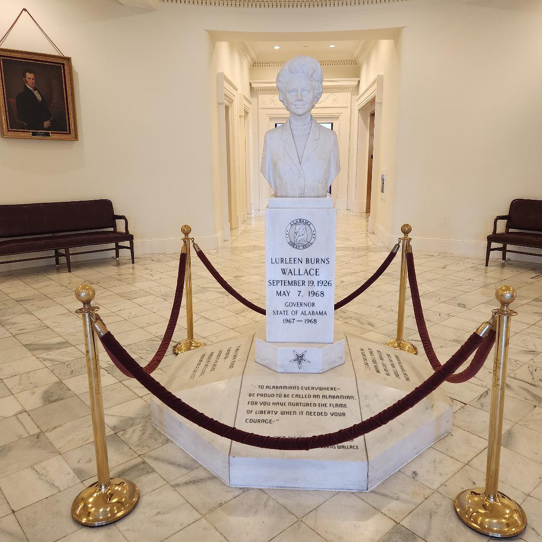 Photo The Marble Bust of former Govenor of Alabama, Lurleen Burns