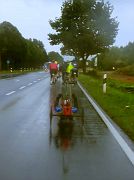 Handbiker im Regen