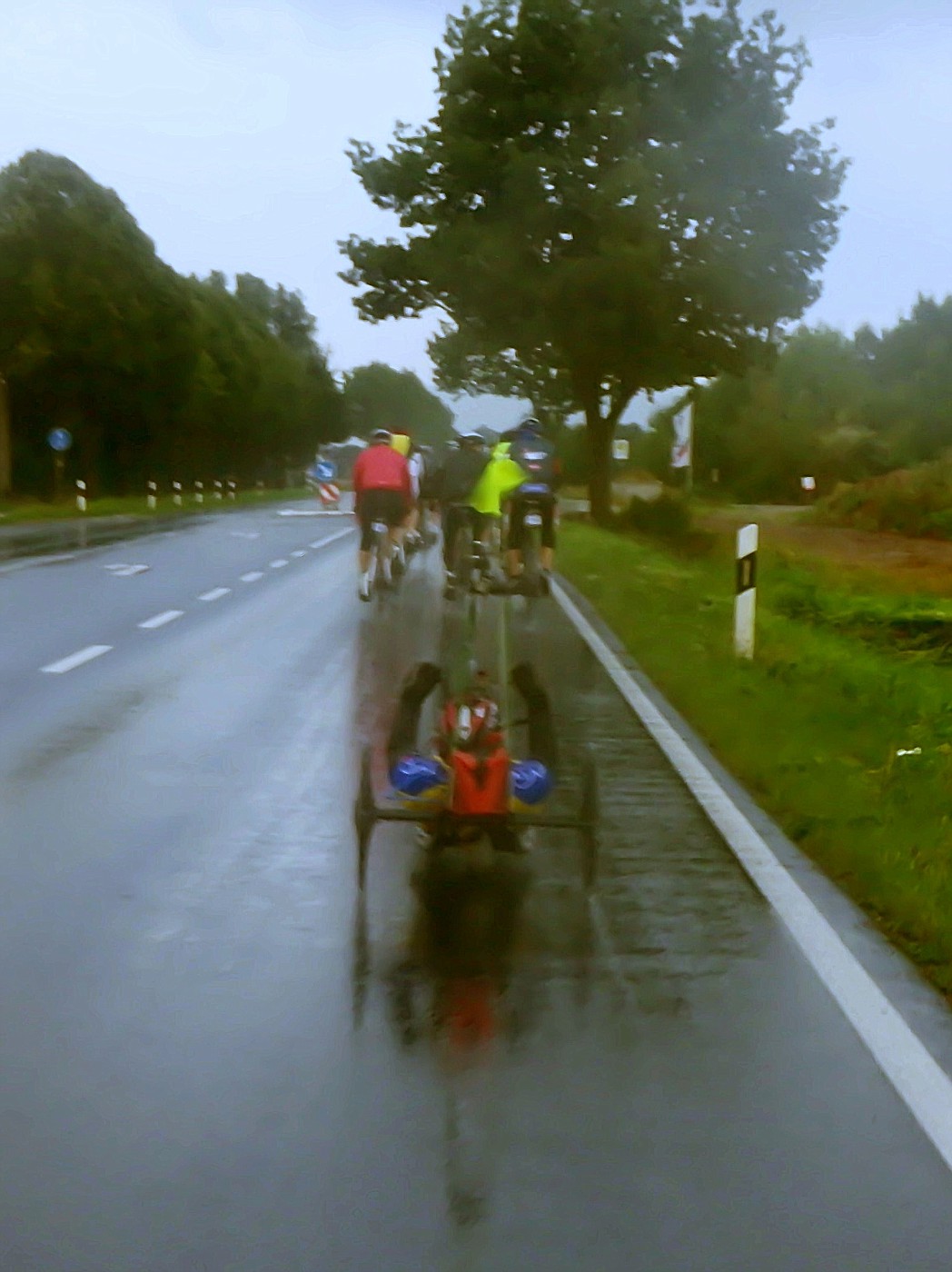 Handbiker im Regen