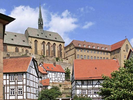 Maria am Weinberg Kirche und Gymnasium Marianum