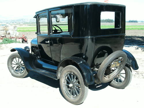 Photo: 1924 Ford Model T 2 Door Sedan C 