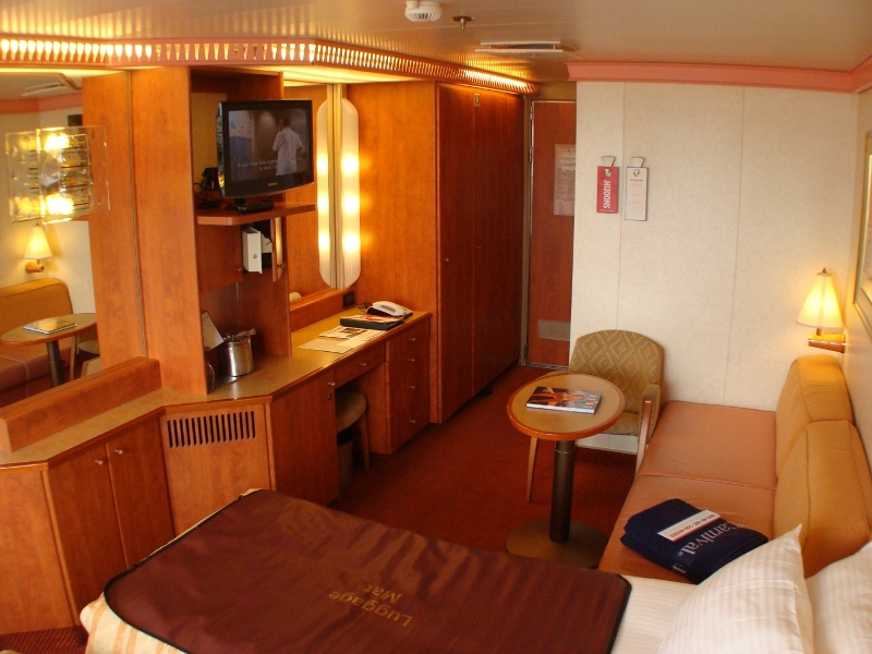 Photo My Cabin Cat 8d 9261 Carnival Glory Cabins Album Radio